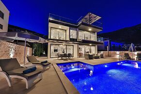 Villa Kajaim Sleeps 8 With Pool