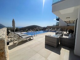 Villa Kajaim Sleeps 8 With Pool