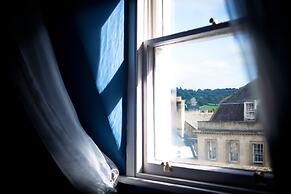 Impeccable 4-bed Apartment in Bath