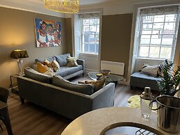 Impeccable 4-bed Apartment in Bath