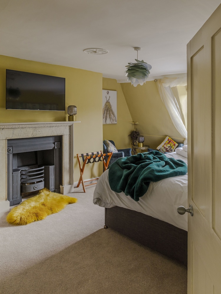 Impeccable 4-bed Apartment in Bath