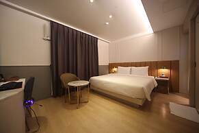 H Avenue Hotel