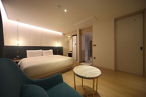 H Avenue Hotel