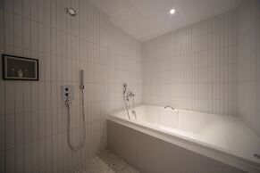 H Avenue Hotel