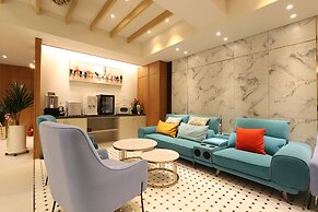 H Avenue Hotel