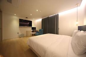 H Avenue Hotel