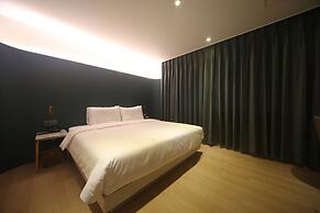 H Avenue Hotel