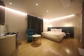 H Avenue Hotel