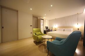 H Avenue Hotel
