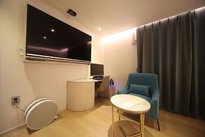 H Avenue Hotel
