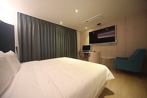 H Avenue Hotel