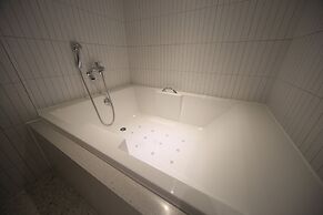 H Avenue Hotel