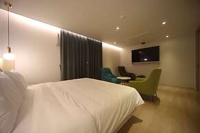 H Avenue Hotel