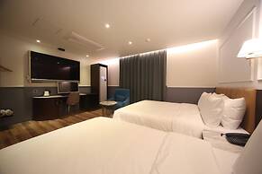 H Avenue Hotel