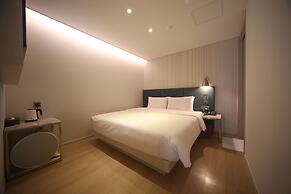 H Avenue Hotel