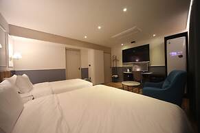 H Avenue Hotel