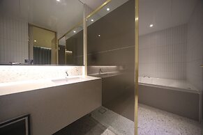H Avenue Hotel
