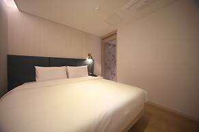 H Avenue Hotel