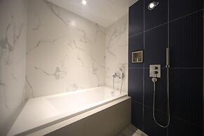 H Avenue Hotel