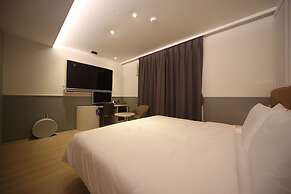 H Avenue Hotel