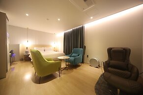 H Avenue Hotel