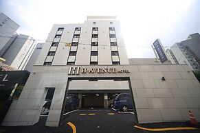 H Avenue Hotel