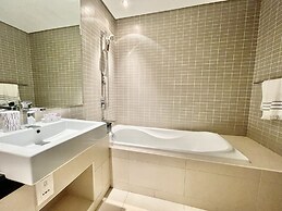 Stunning 3B Spacious Marina View With Balcony