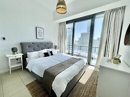 Stunning 3B Spacious Marina View With Balcony
