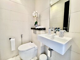 Stunning 3B Spacious Marina View With Balcony
