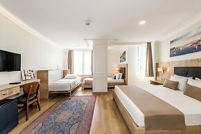 Porta Romanos Hotel