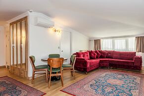 Porta Romanos Hotel