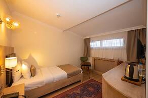Porta Romanos Hotel