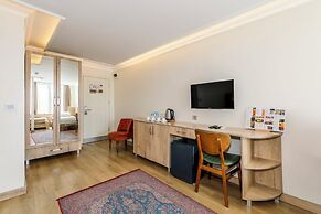 Porta Romanos Hotel