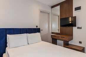 Porta Romanos Hotel