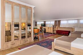 Porta Romanos Hotel