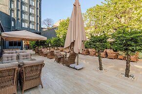 Porta Romanos Hotel