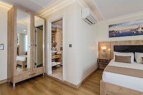 Porta Romanos Hotel