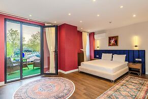 Porta Romanos Hotel