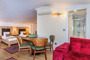Porta Romanos Hotel