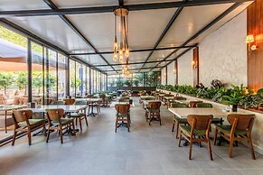Porta Romanos Hotel