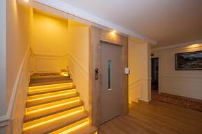 Porta Romanos Hotel