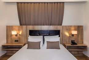 Porta Romanos Hotel
