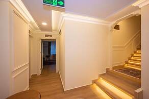 Porta Romanos Hotel