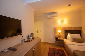 Porta Romanos Hotel