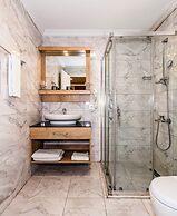 Porta Romanos Hotel