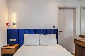 Porta Romanos Hotel
