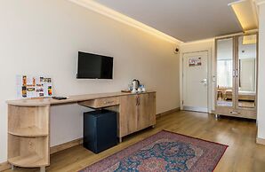 Porta Romanos Hotel