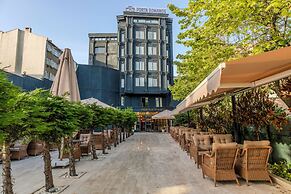 Porta Romanos Hotel