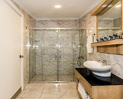 Porta Romanos Hotel