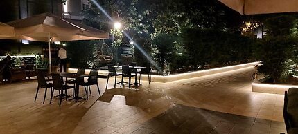 Porta Romanos Hotel